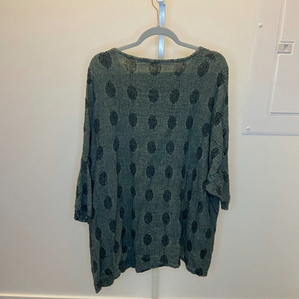 Linen Oversized Blouse - Circle Details and Pockets - Picture 2 of 3